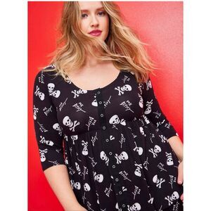 Torrid x betsey johnson size 3 retro skull babydoll top/shirt/blouse pinup skull